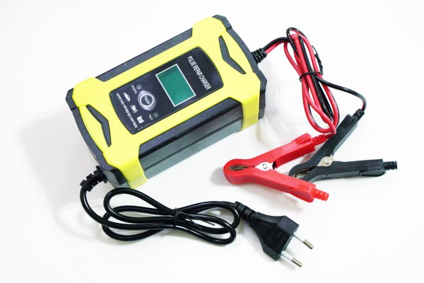 Автомобильное зарядное устройство для аккумулятора 12 вольт 6 ампер