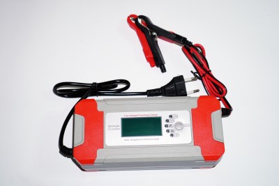 Автомобільний зарядний пристрій для гелевих та свинцево-кислотних акумуляторів 12v 8A / 24v 4A